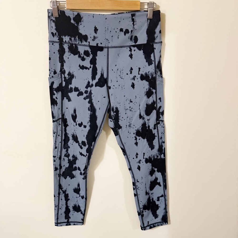 Zyia Black Splatter Leggings Size 8 - 10 Activewear Gym Running
